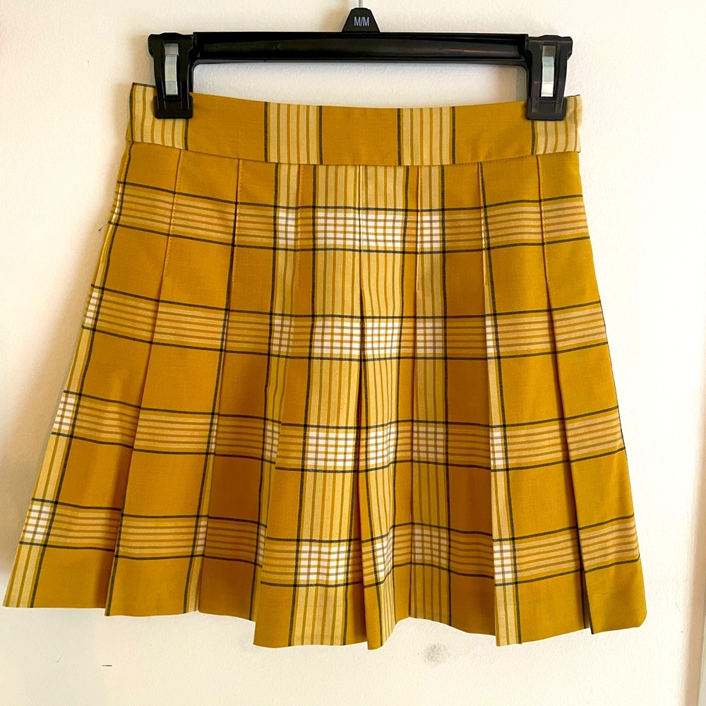 Sunday best from Aritzia …. Plaid short skirt in xs